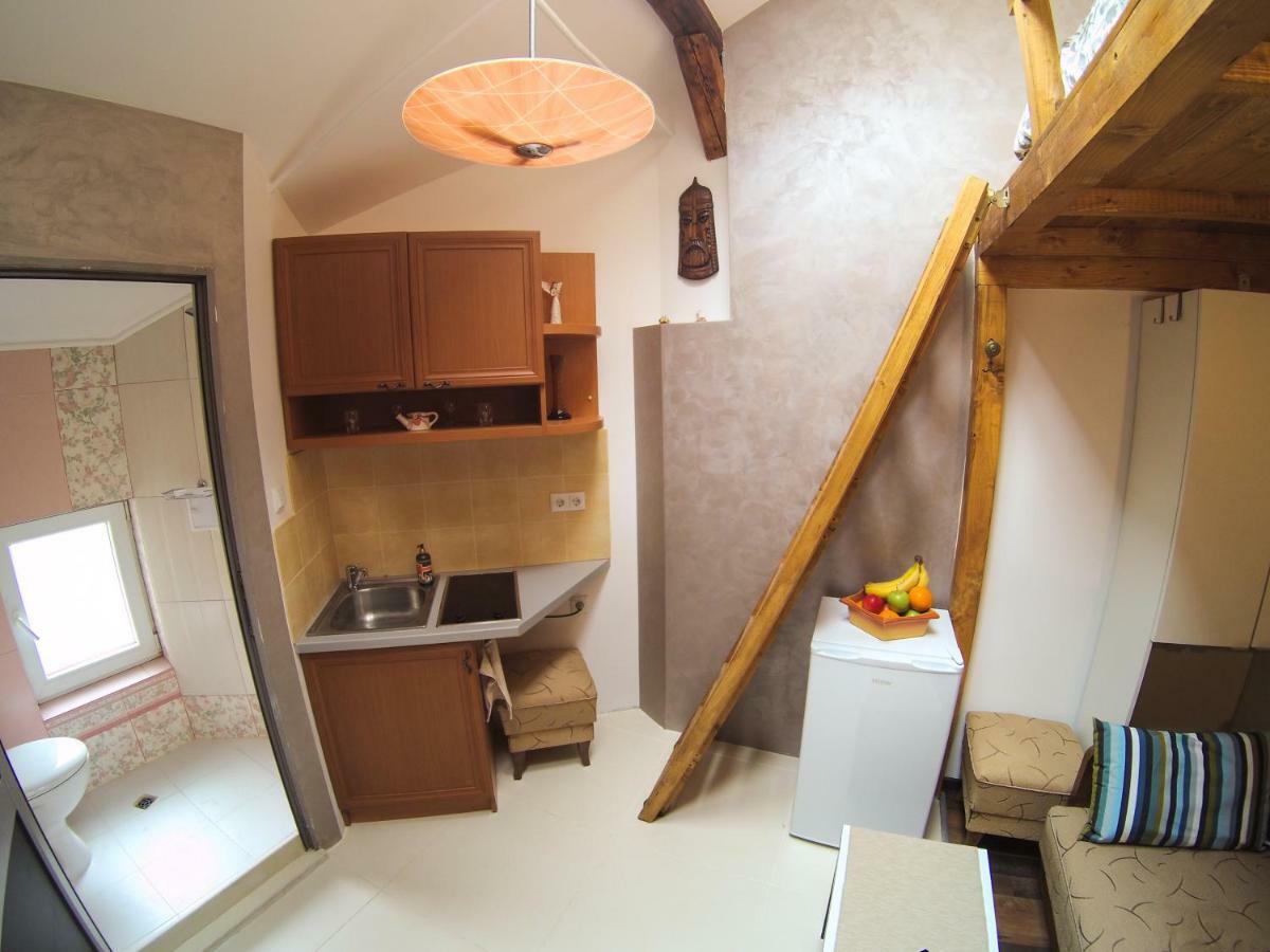 Vitosha Blvd - Attic Studio Apartman Szófia Kültér fotó