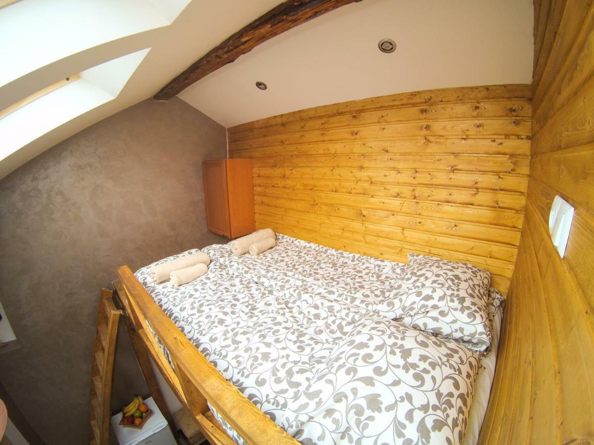 Vitosha Blvd - Attic Studio Szófia Kültér fotó